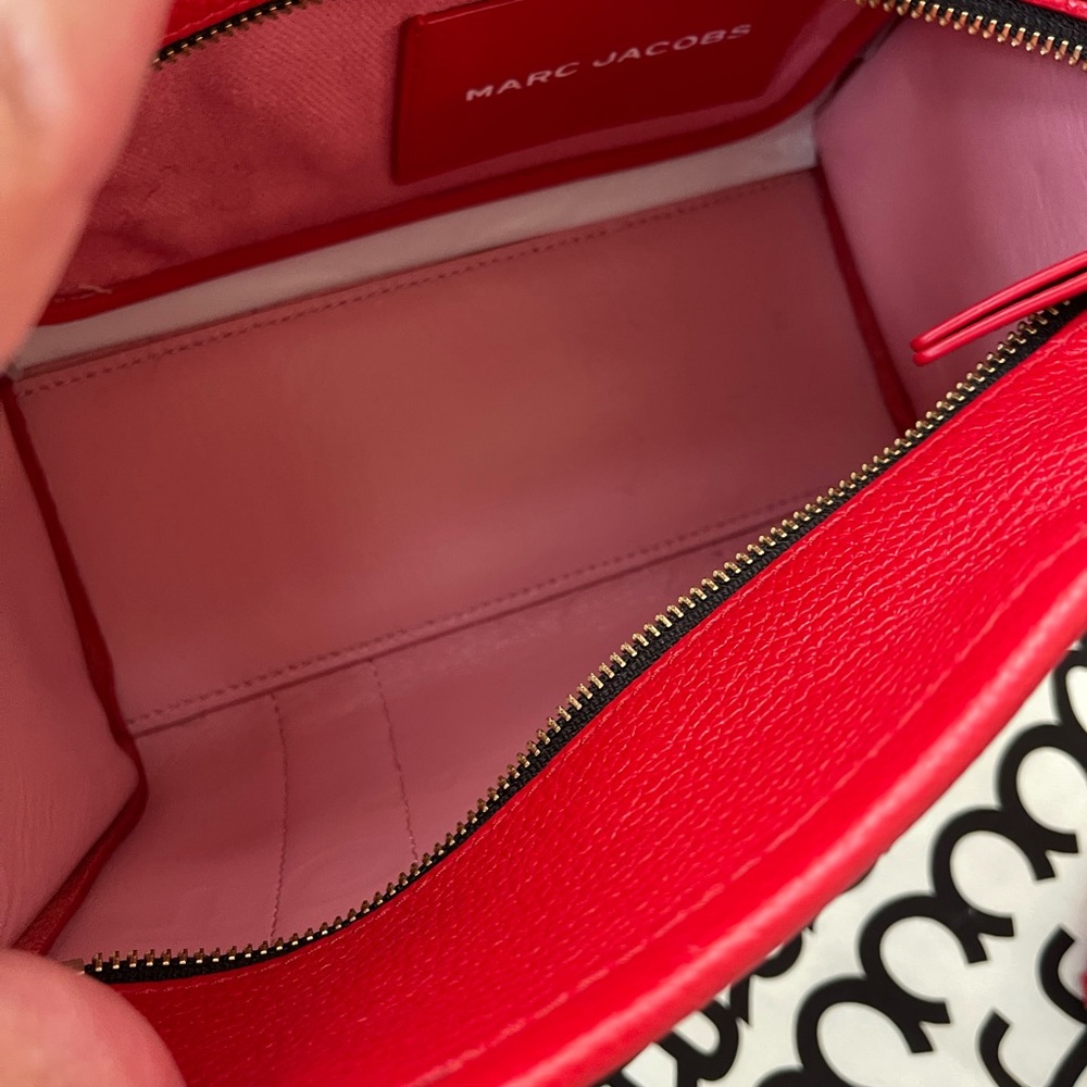 Marc Jacob’s Leather Small Tote Bag - Picture 6 of 9